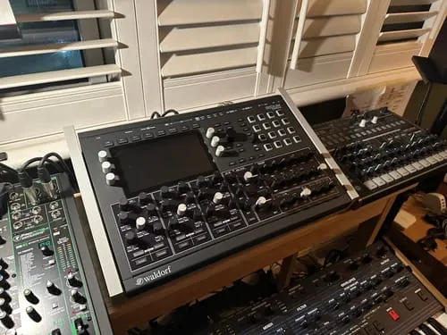 Fonik Original Stand Iridium M Kyra synthétiseur