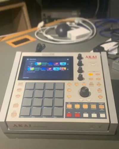 Fonik Original Stand Akai MPC One MDF satiné