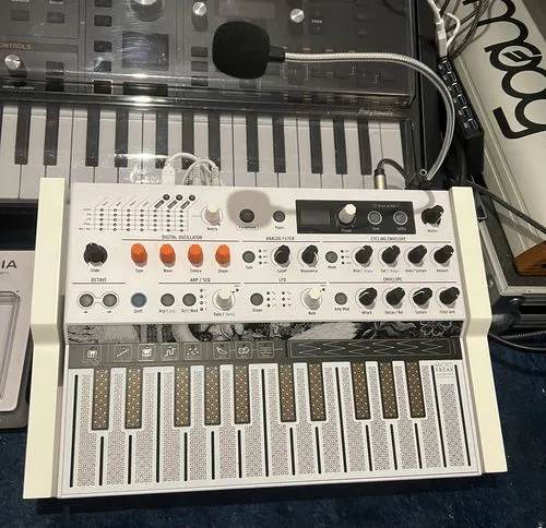 Fonik Original Stand Arturia MicroFreak support studio MDF