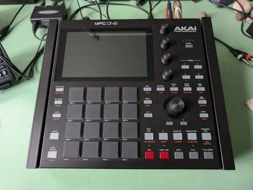 Fonik Original Stand Akai MPC One MDF satiné