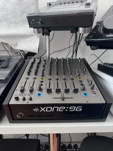 Fonik Original Stand Xone 96 pour table de mixage