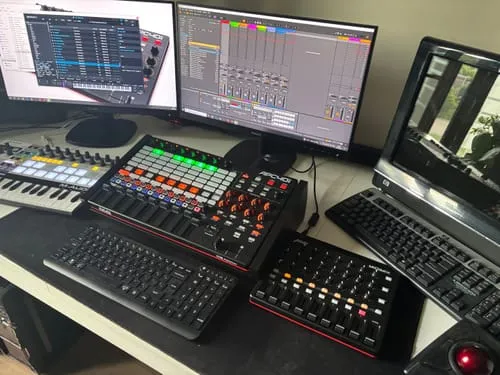 Fonik Original Stand Akai APC40 MK2 MDF satiné