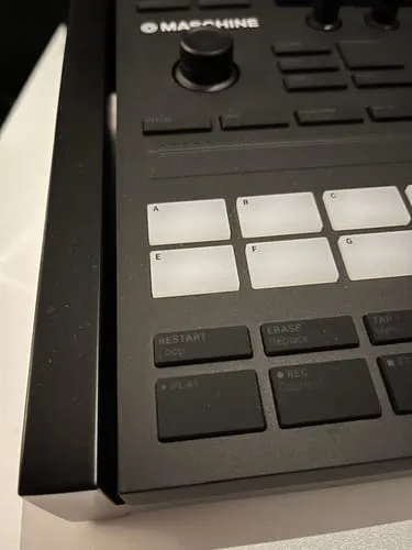 Fonik Original NI Maschine MK3 / + stand MDF